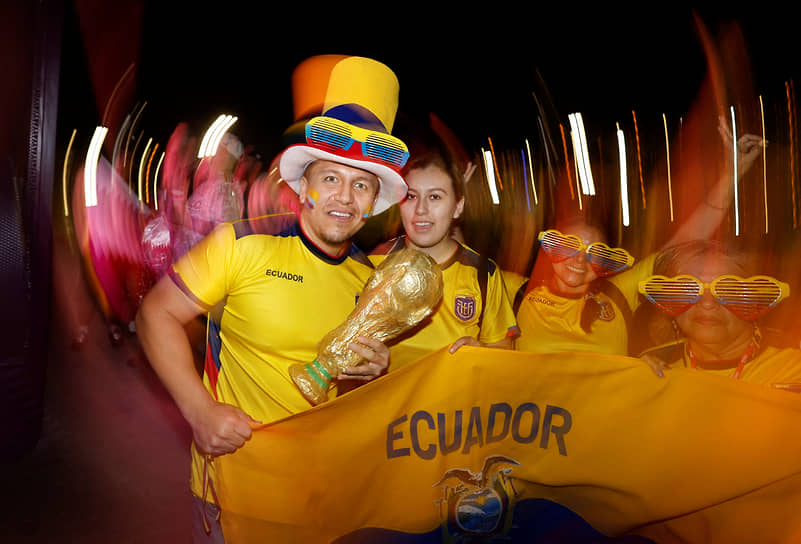 Фанаты Эквадора празднуют победу в матче против Катара
