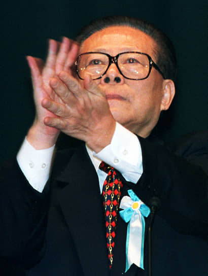 Цзян Цзэминь был одним из инициаторов создания Шанхайской организации сотрудничества в 2001 году