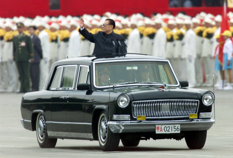 Председатель Цзян Цзэминь на параде в честь 50-й годовщины основания Китайской народной республики в 1999 году