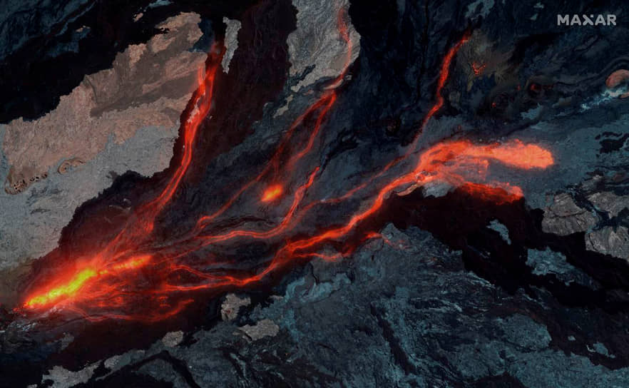 Возраст вулкана, по оценкам ученых, составляет от 0,6 до 1 млн лет. Его высота — более 4 тыс. м, а площадь — около 5 тыс. кв. км
