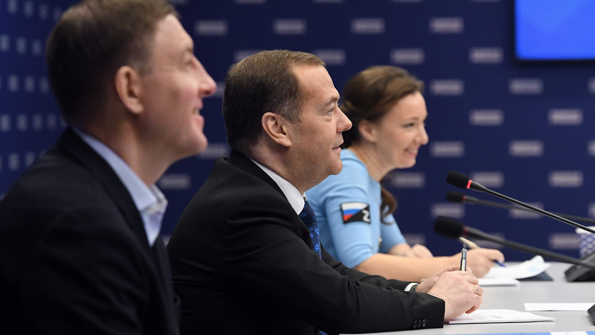 Дмитрий Медведев поработал на публику