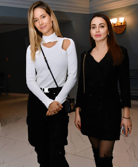 Певица Юлия Паршута (слева) и актриса Анжелика Каширина на премьере «Комедии двенадцатой ночи»