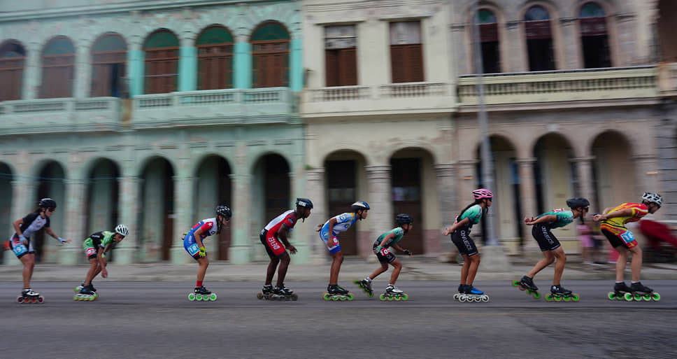 Гавана. Участники международного скейт-марафона