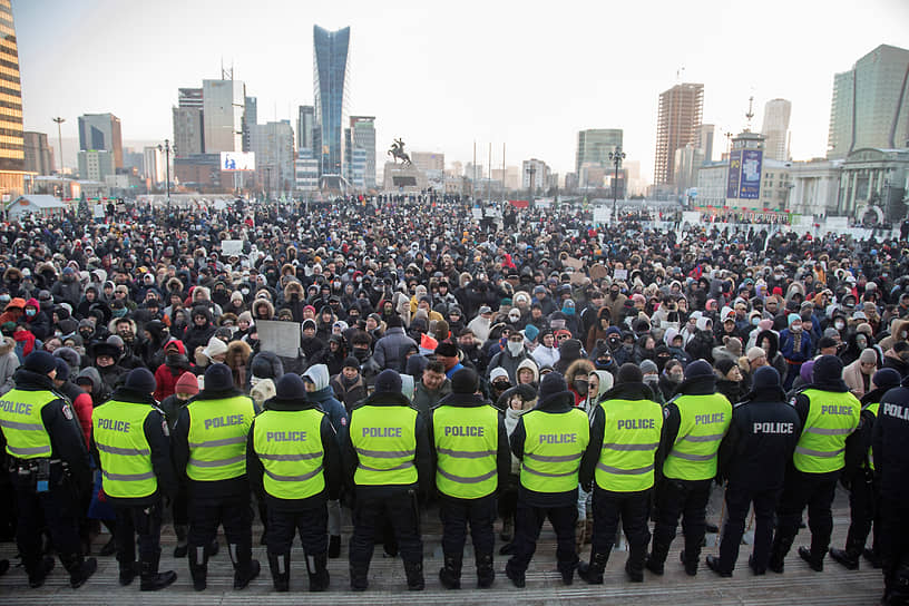 6 декабря протестующие снова собрались на центральной площади 