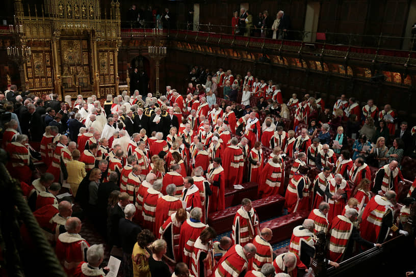 Одна из главных проблем в Палате лордов — неограниченный рост числа пэров
