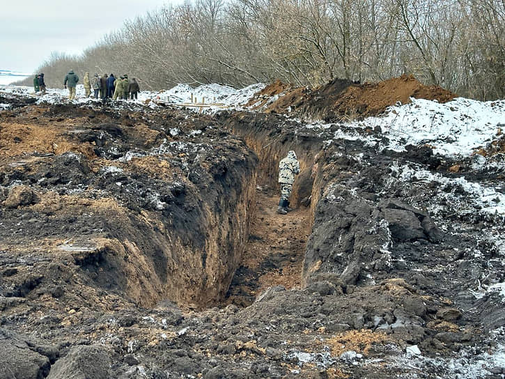 Глубина полосы засек местами достигала 20-30 км. На лесных дорогах ставились укрепления-крепостцы и башни, которые были оснащены пушками