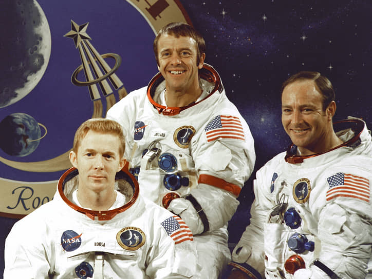 Участники миссии «Аполлон-14» (слева направо): пилот командного модуля Стюарт Руса, командир Алан Шепард и пилот лунного модуля Эдгар Митчелл

