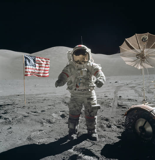 Астронавт Юджин Сернан на поверхности Луны