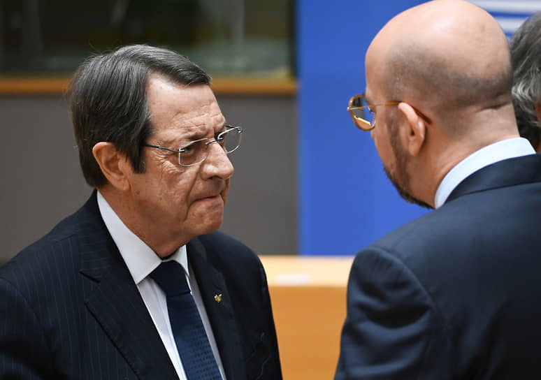 Президент республики Кипр Никос Анастасиадис (слева) и председатель европейского совета  Шарль Мишель