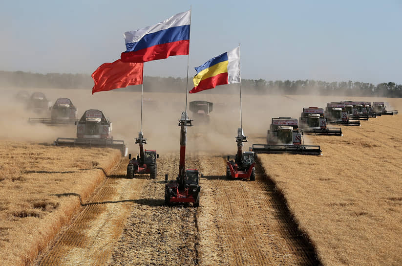 Парад комбайнов в Ростовской области