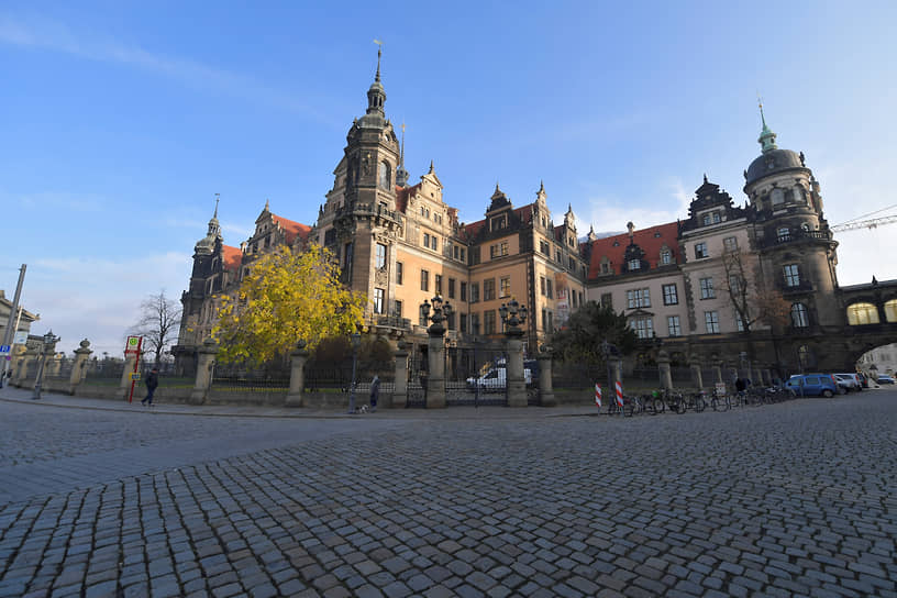 Дрезденский дворец — памятник архитектуры и истории