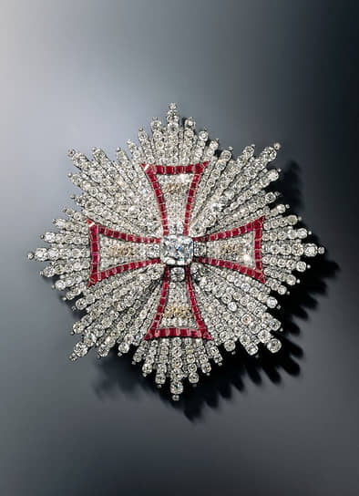 Звезда Ордена Белого орла (бриллианты, рубины, центральный бриллиант весит 20 карат)