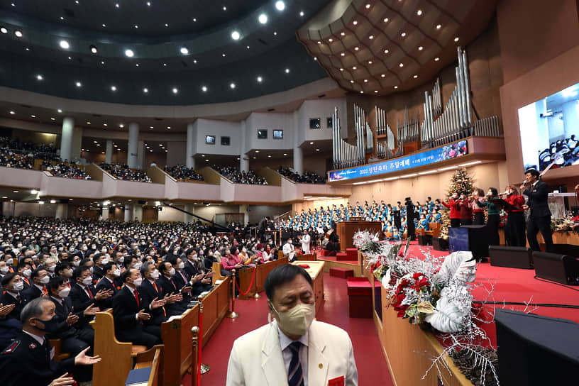 Рождественская служба в протестантской пятидесятнической Церкви Полного Евангелия Еыйдо в Сеуле (Южная Корея) 