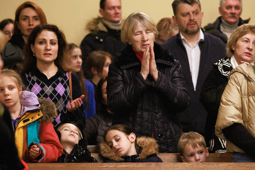 Рождественское богослужение в Римско-католическом кафедральном соборе Непорочного Зачатия Пресвятой Девы Марии в Москве
