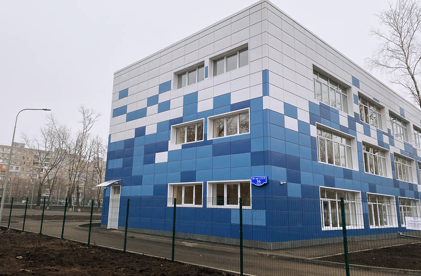 Обновленное здание школы №27 в Мариуполе