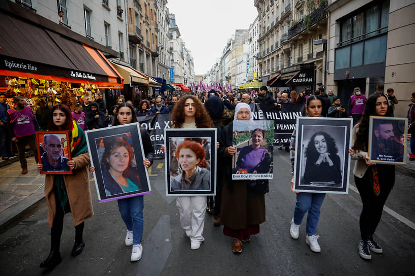 Члены курдской общины во время марша 26 декабря в память о жертвах нападения в Париже