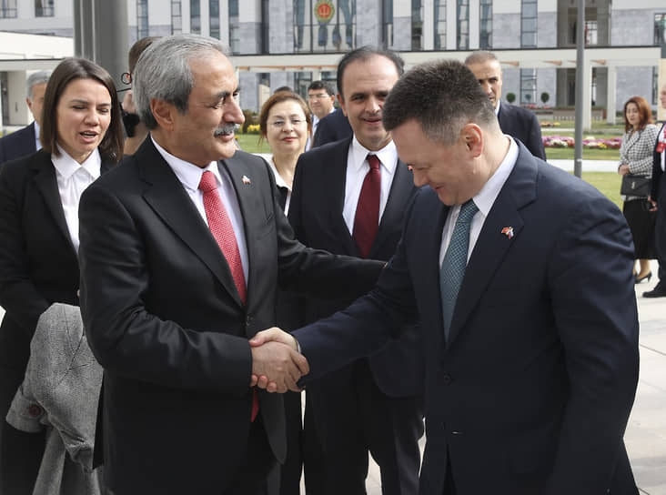 Генпрокурор России Игорь Краснов (справа) во время визита в Анкару 8 ноября 2022 года 
