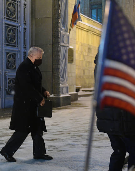 Посол США в России Джон Салливан привез в МИД РФ ответ на российские требования о гарантиях безопасности, 26 января 2022 года