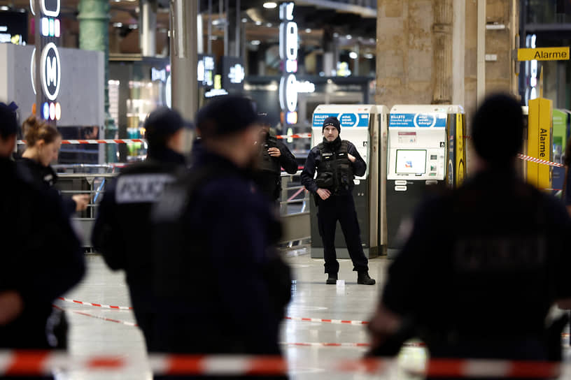 Французская полиция на Северном вокзале, где мужчина набросился на прохожих с ножом