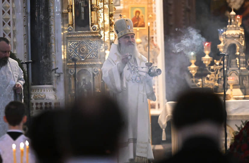 Митрополит Каширский, викарий Святейшего патриарха Московского и всея Руси Феогност на церемонии отпевания