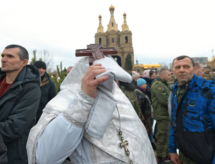 Алчевск (ЛНР). Празднование Крещения Господня у храма в честь святого великомученика Георгия Победоносца 