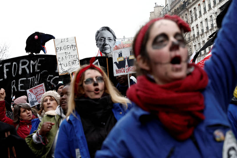 Фем-активистки на демонстрации против пенсионной реформы в Париже
