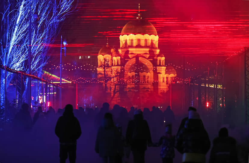 Генеральная репетиция лазерного шоу на стенах собора Александра Невского в Волгограде