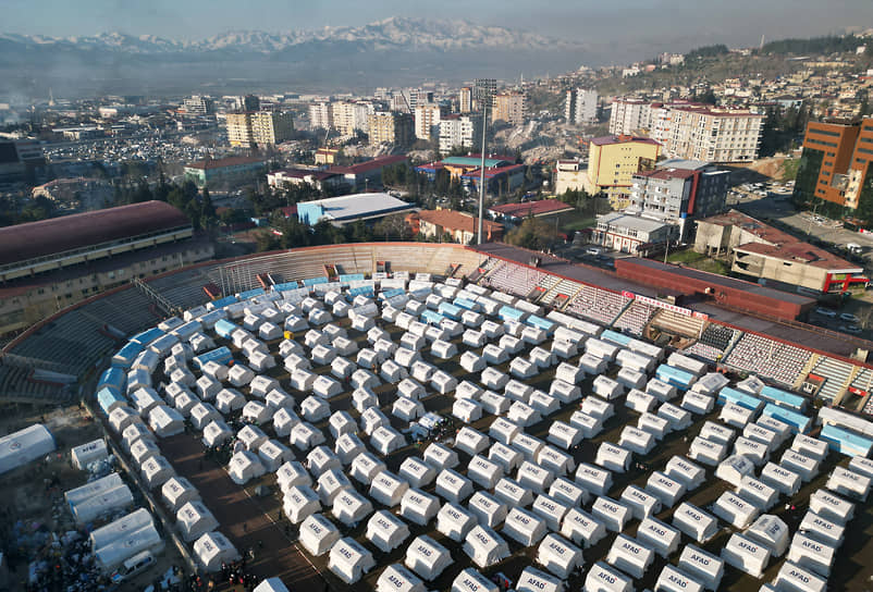 В Кахраманмараше (Турция) установлено более 50 тыс. палаток для временного нахождения людей