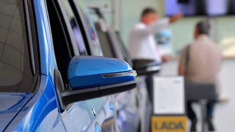 Авторынок сдался Lada // Продажи машин в России упали на 63%