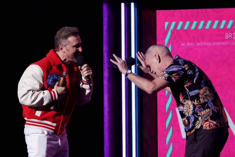 Диджей Дэвид Гетта (слева) и музыкант Норман Кук во время выступления на Brit Awards