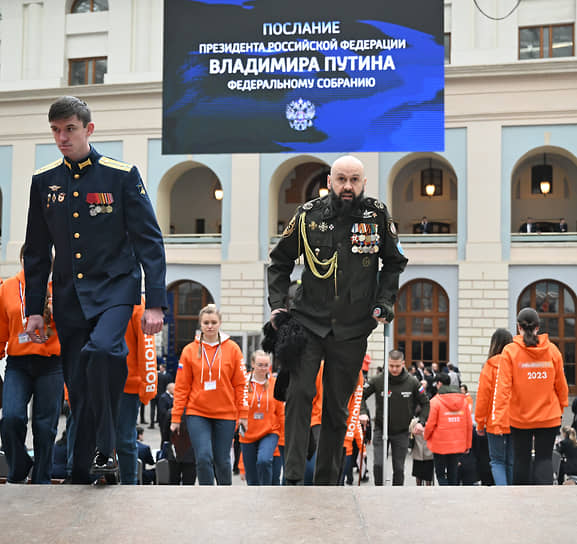 Военнослужащие перед началом церемонии