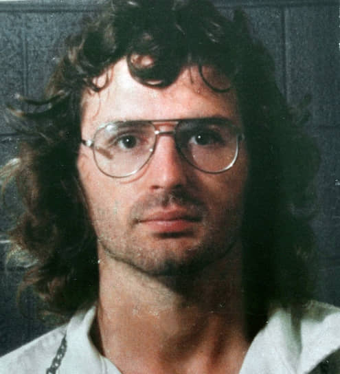 Вернон Хоуэлл (он еще не сменил имя на Дэвид Кореш). Полицейское фото, сделанное в 1987 году после перестрелки на ранчо