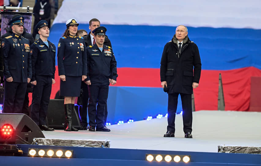 Президент России Владимир Путин (справа) 