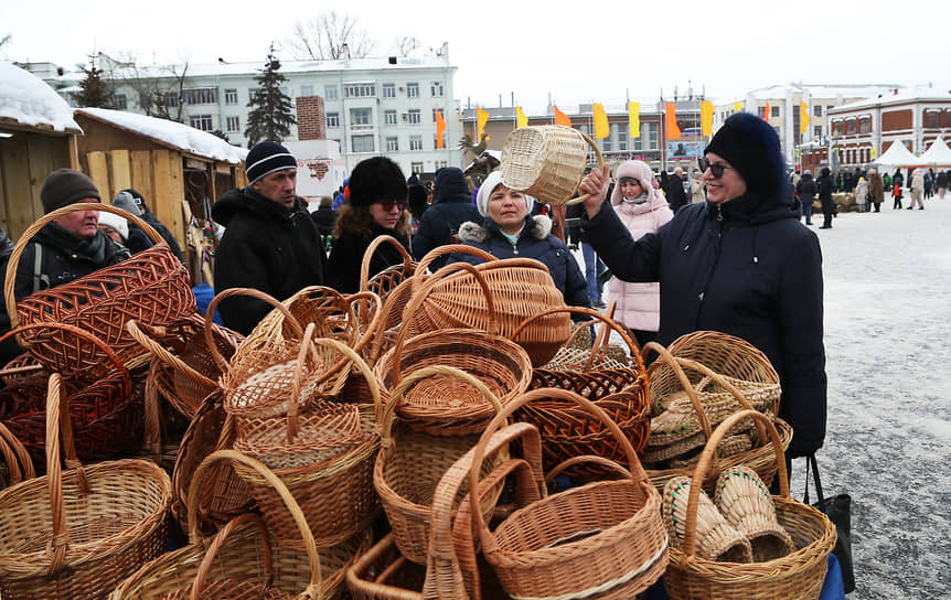 Празднование Масленицы на площади Куйбышева в Самаре