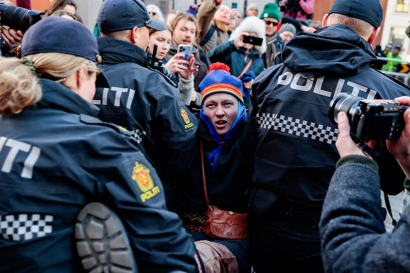 Осло. Протесты экоактивистов против строительства ветряных турбин на полуострове Фосен