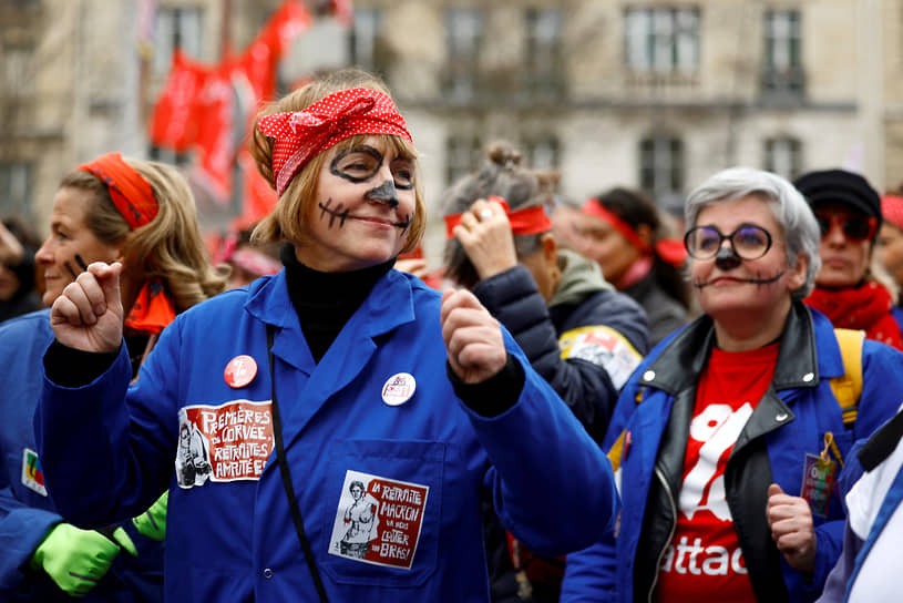 Согласно опросу Ifop, проведенному для еженедельника Le Journal du Dimanche, только 32% французов выступают за пенсионную реформу. Несмотря на это, только 34% считают, что забастовки и демонстрации приведут к ее отмене