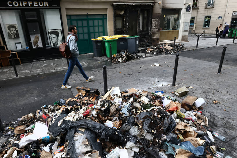 Заваленная мусором улица Парижа
