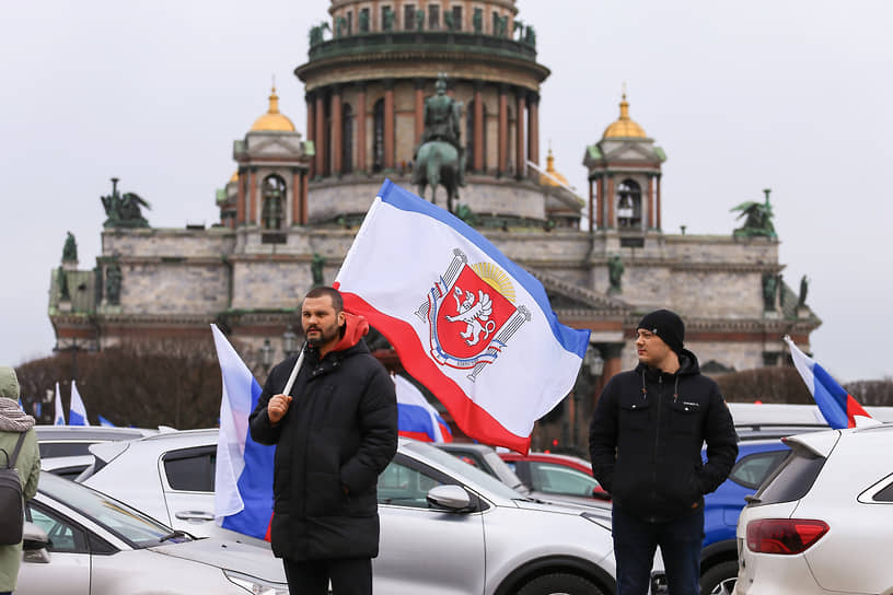 Участники автопробега в Санкт-Петербурге