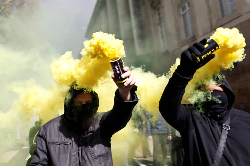 Участники демонстрации в Нанте