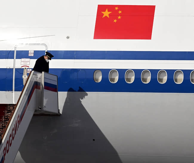 Самолет с председателем КНР приземлился в аэропорту Внуково около 12:59 мск