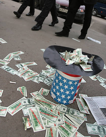 Дело — шляпа&lt;br> 
Тула. Акция против визита лидера Российского народно-демократического союза Михаила Касьянова в Тулу, 2006 год
