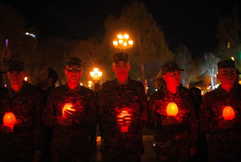 Ереван, Армения. Участники пасхального шествия 