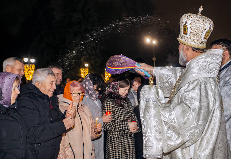 Митрополит Кишиневский и всея Молдовы Владимир во время празднования православной Пасхи в Кафедральном Соборе Кишинева