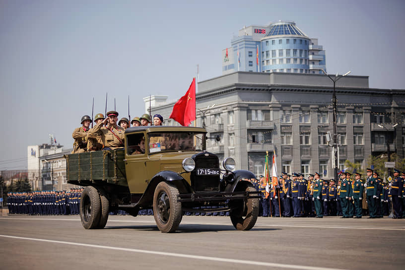 Военная техника на параде победы в Челябинске