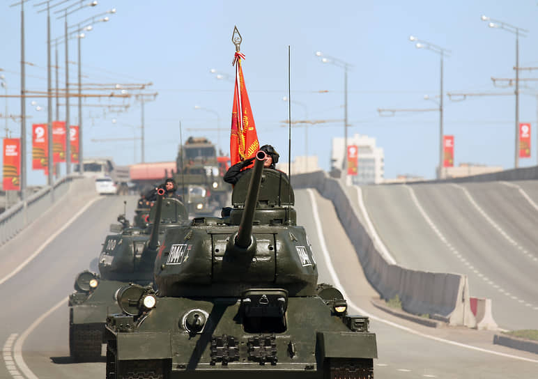 Военная техника на параде в Казани