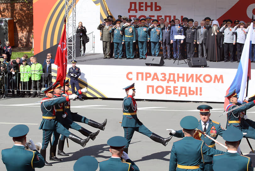Военнослужащие на параде Победы в Нижнем Новгороде