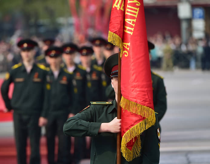 Военнослужащие на параде в Новосибирске 