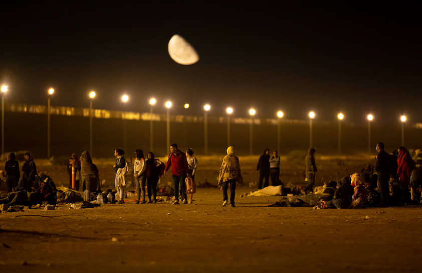 Эль-Пасо, США. Мексиканские мигранты после пересечения границы