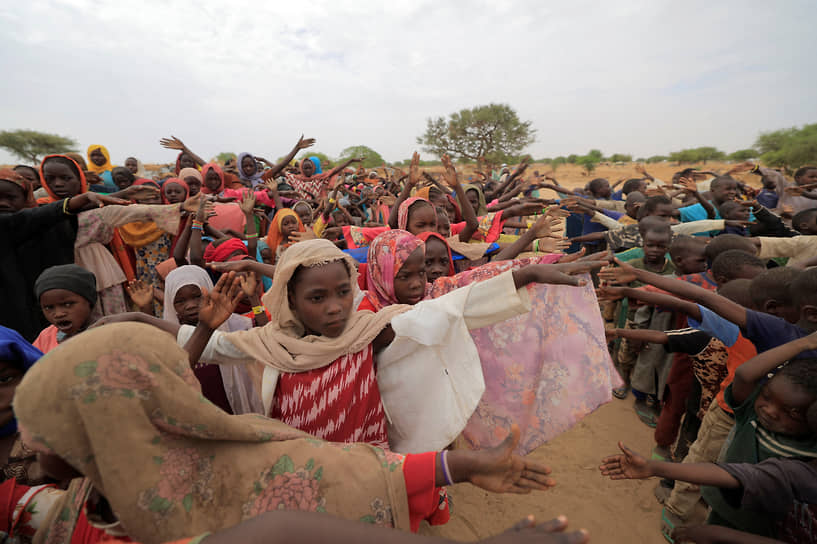 Куфрун, Чад. Суданские дети, спасенные из региона Дарфур, во временном убежище недалеко от границы