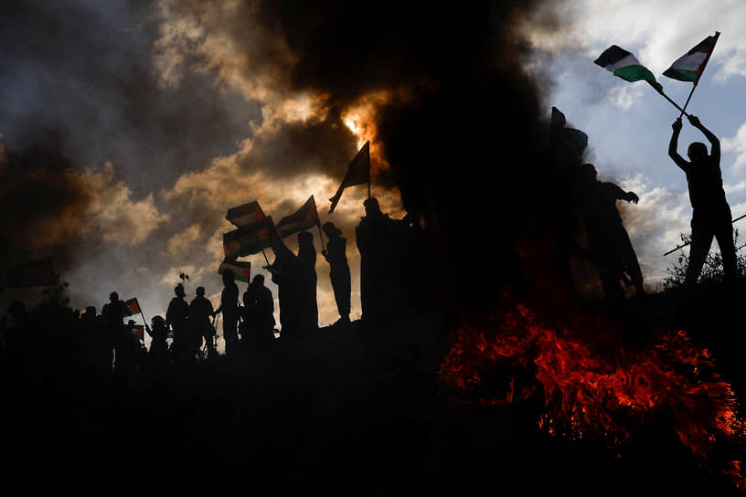 Сектор Газа. Палестинцы принимают участие в акции протеста против празднования Дня Иерусалима